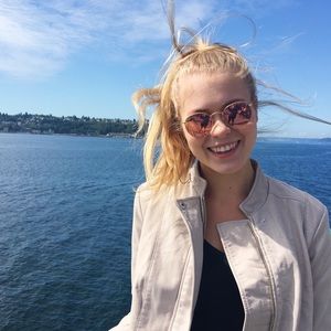 Meet your Posher, Hayley